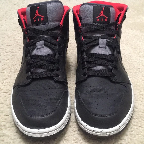 jordan 1 mid holiday